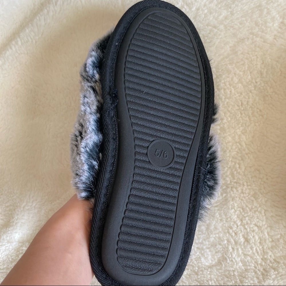 Fuzzy Slippers - Picture 3 of 5